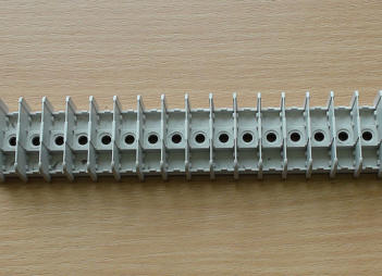 Brizganje termoplastov