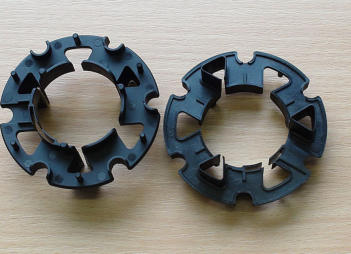 Brizganje termoplastov