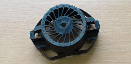 Izdelava plastičnih komponent za avtomobilsko in elektro industrijo