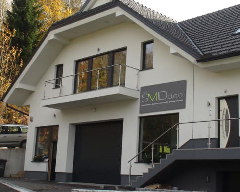 Izdelava plastičnih komponent za avtomobilsko in elektro industrijo. Izdelava plastičnih tehničnih izdelkov. Brizganje termoplastov.